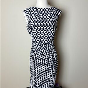 Lauren Women's Black White Pattern Ruched Stretch Lined Midi Sheath Dress Size 8